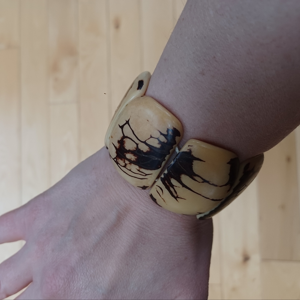 Brown & Cream Tagua Elastic Bracelet